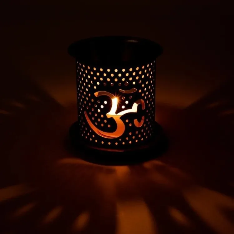 Dyfuzor do olejków eterycznych - OM - 8,5x9 cm