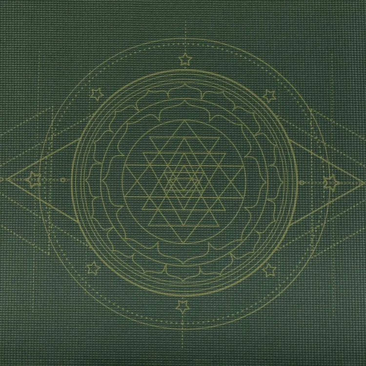 Mata do jogi Leela 4,5 mm - ciemnozielona z yantrą