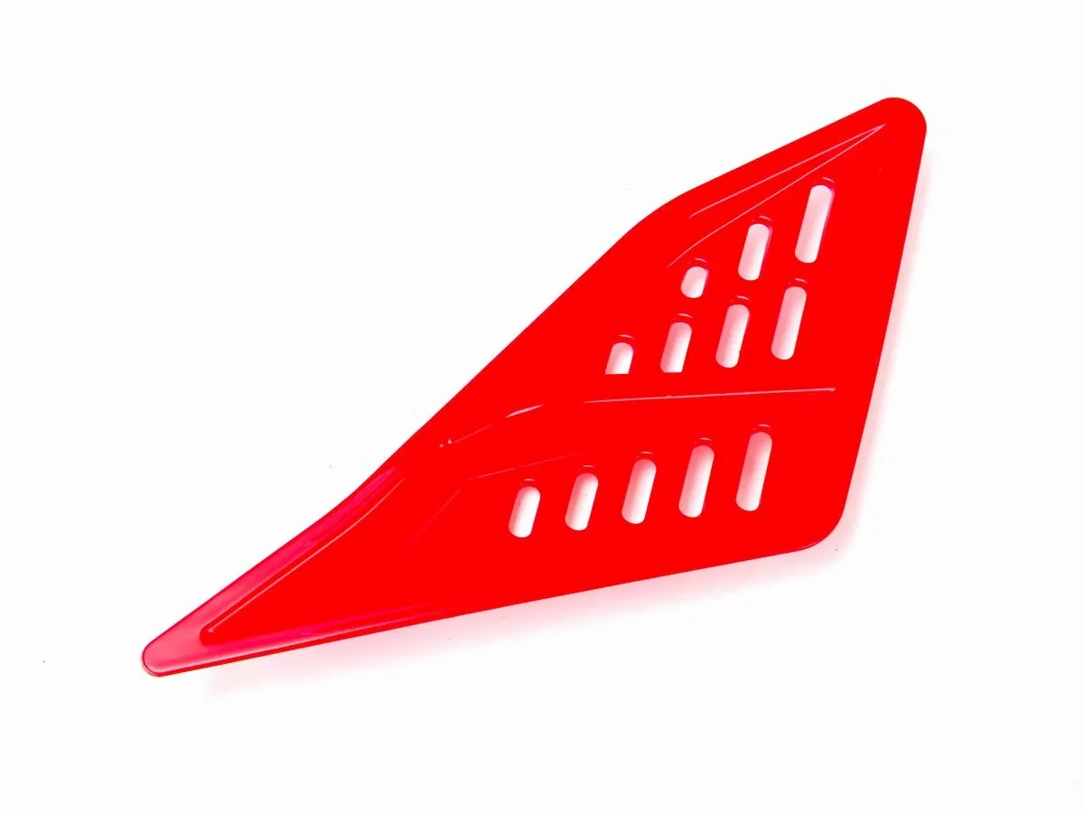 Osłona boczna lewa /skrzela/ DELUX8 czerwona