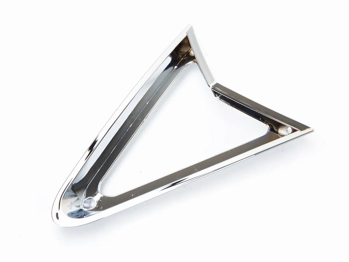 Element dekoracyjny osłony przedniej górnej /chr./ 747 ECO/13